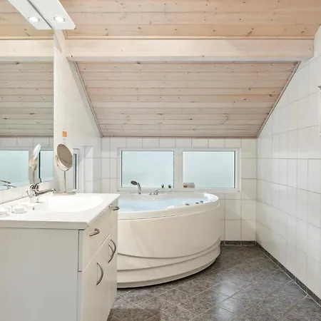Ferienhaus Lovely In With Kitchen