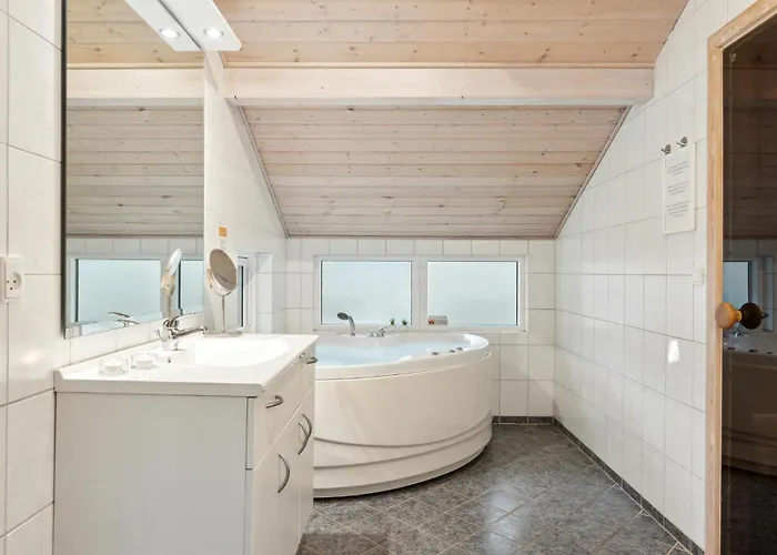 Vakantiehuis Lovely In With Kitchen